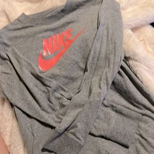 Grey nike long sleeve shirt